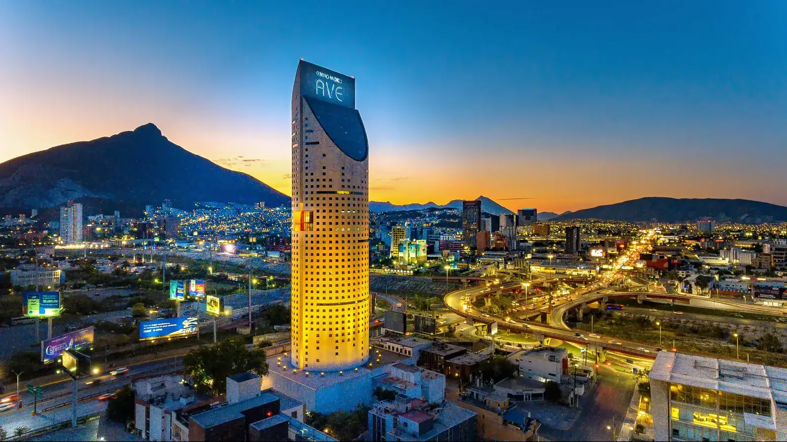 Torre del Centro Médico AVE en Monterrey